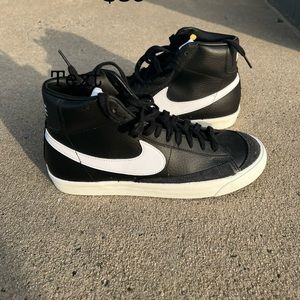 Nike- Men’s Blazer Mid ‘77